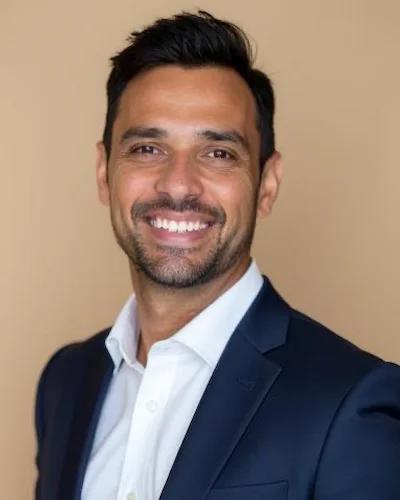 Professional AI headshot example for LinkedIn and business use – 14